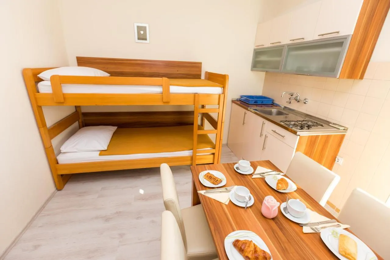 Couette-café Bed and Breakfast Pansion Croatia à Starigrad Paklenica