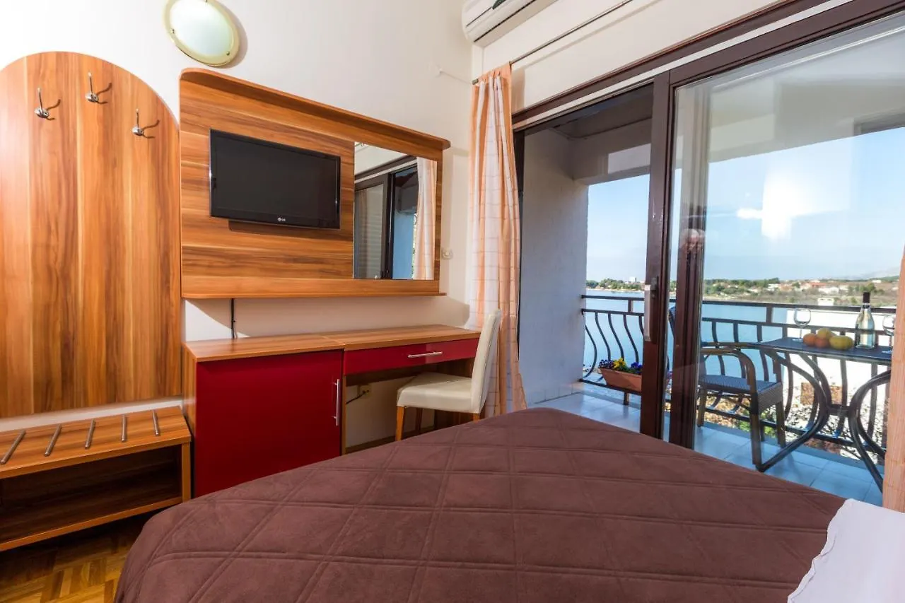 Couette-café Bed and Breakfast Pansion Croatia à Starigrad Paklenica