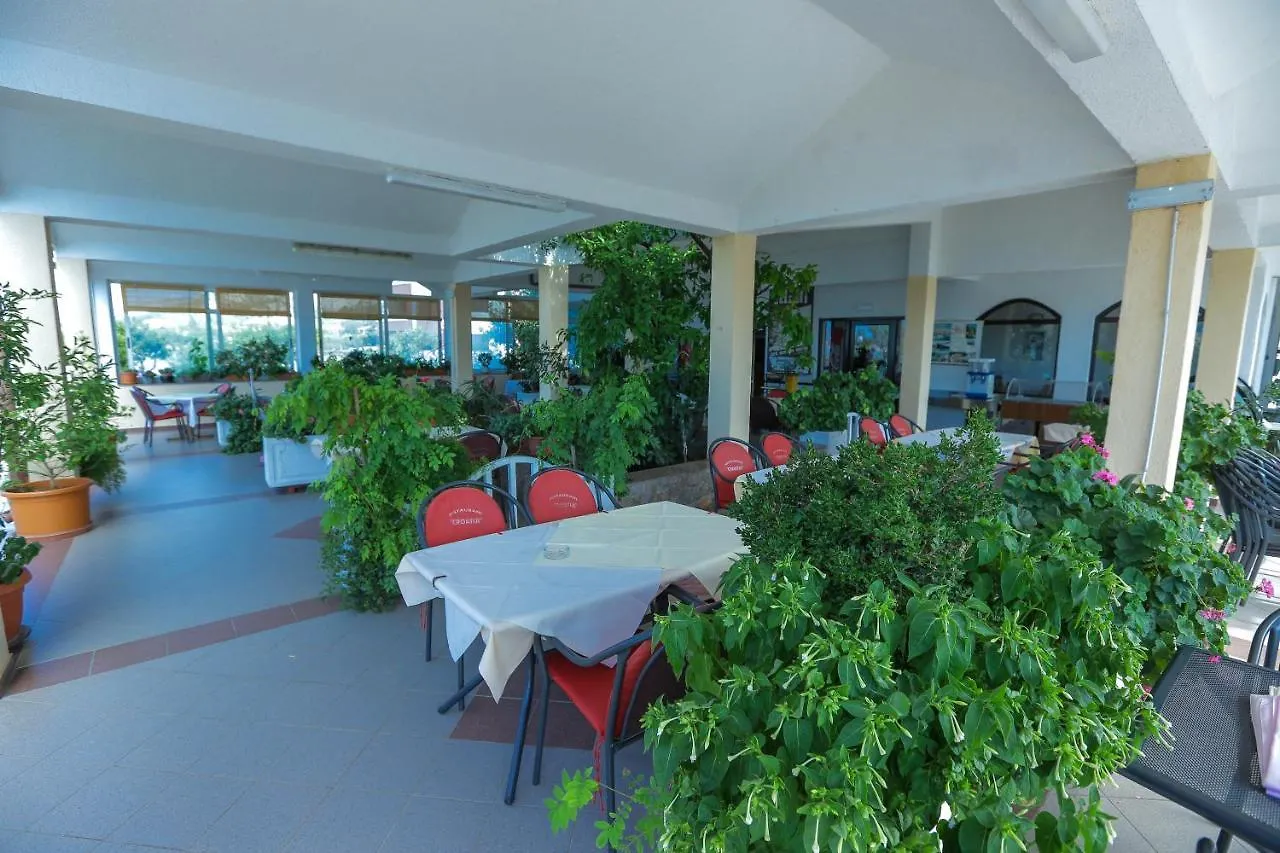 Bed and Breakfast Pansion Croatia à Starigrad Paklenica Couette-café