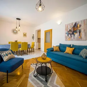 3 Bedroom Antonio Apartment Kaštela